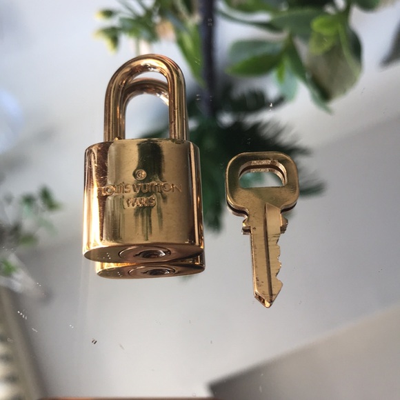 LOUIS VUITTON LOCK # 300 WITH GOLD TONED CHAIN - Picture 7 of 11